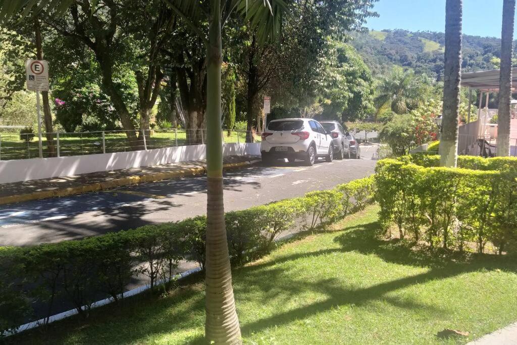 Lindo Flat Em Aguas De Lindoia Águas de Lindóia Exteriör bild